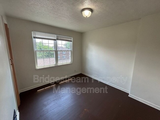 Building Photo - 1320 Chardon Ct