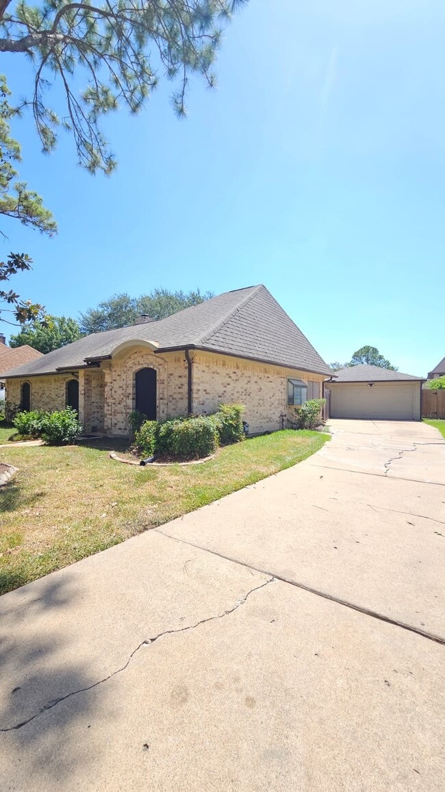 Building Photo - 14819 Knightsway Dr