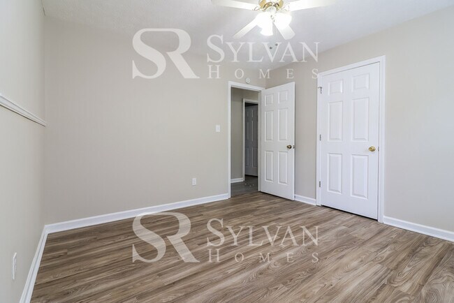 Building Photo - 98 Silverthorne Pl