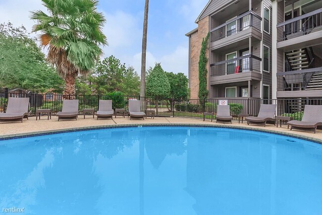 Building Photo - 1 br, 1 bath Condo - 7850 FM 1960 RD E Fla...