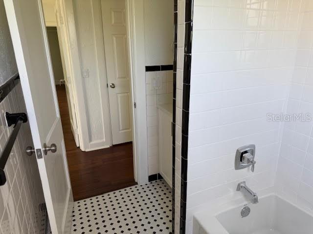 Building Photo - 1614 N Osceola Ave