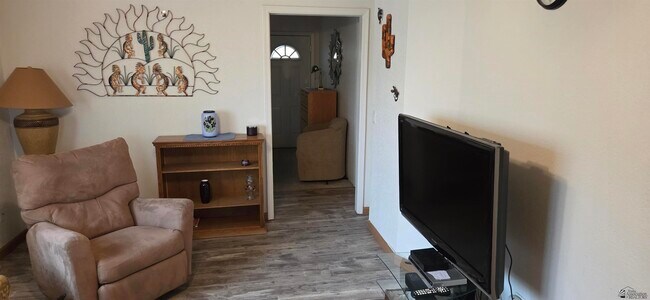 Building Photo - 5707 E 32nd St