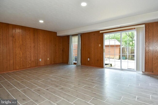 Building Photo - 14 Fenceline Dr