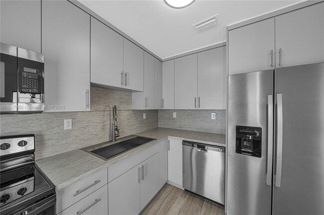 Building Photo - 5805 SW 46th Terrace