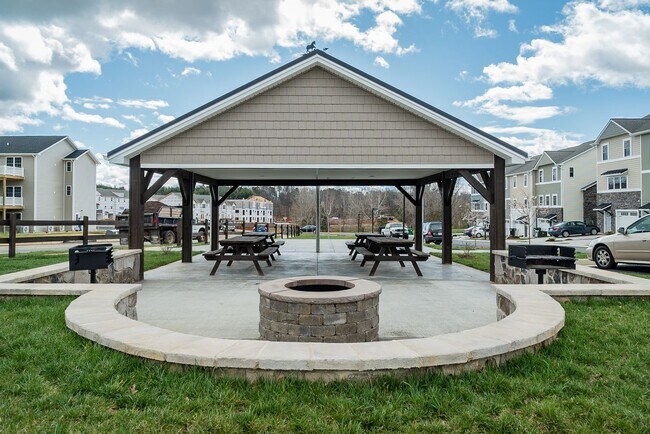 Building Photo - Spacious End Unit Luxury Townhome! Outstanding Location!