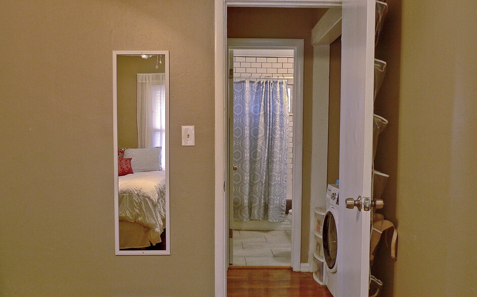 Building Photo - 3428 Charlotte St