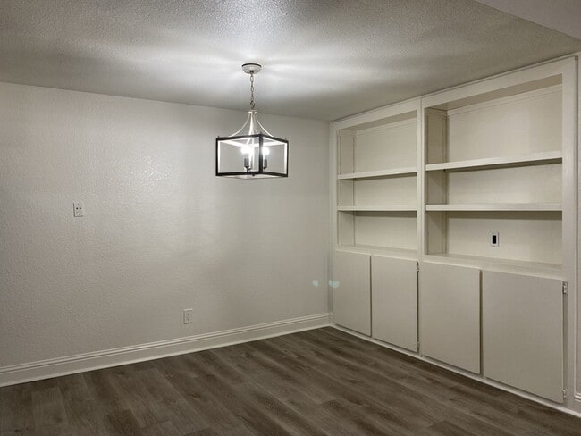 Building Photo - 3020 Olive Glen Ct