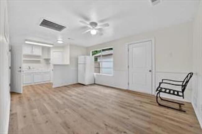 Building Photo - MOVE IN READY 4-BED 2-BATH