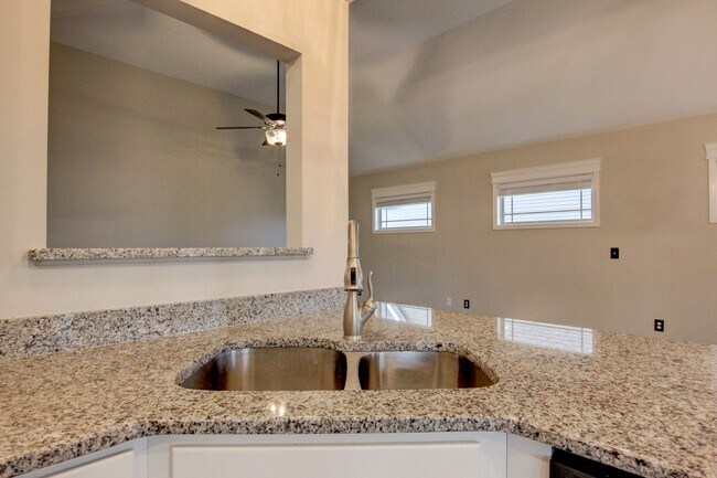 Building Photo - Sharp 3bed 2 ba.  upgrades throughout.