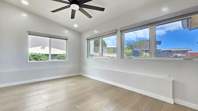 Building Photo - Waialae Nui Ridge - Renovated 4 bedroom, 3...