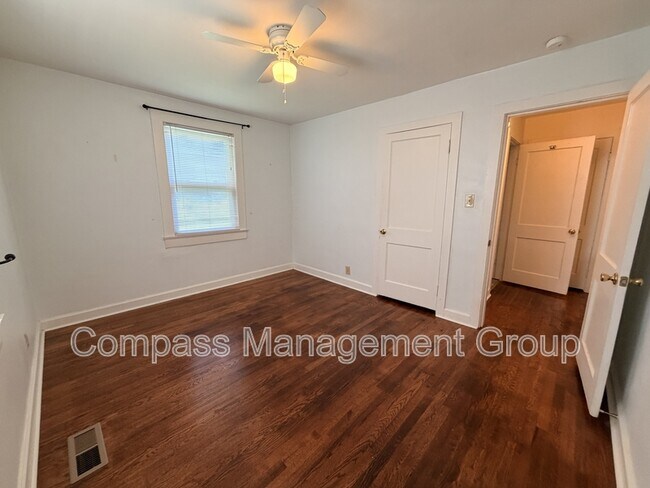 Building Photo - 3300 Miami St