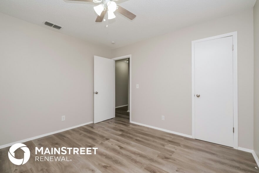 Building Photo - 425 S Disston Ave