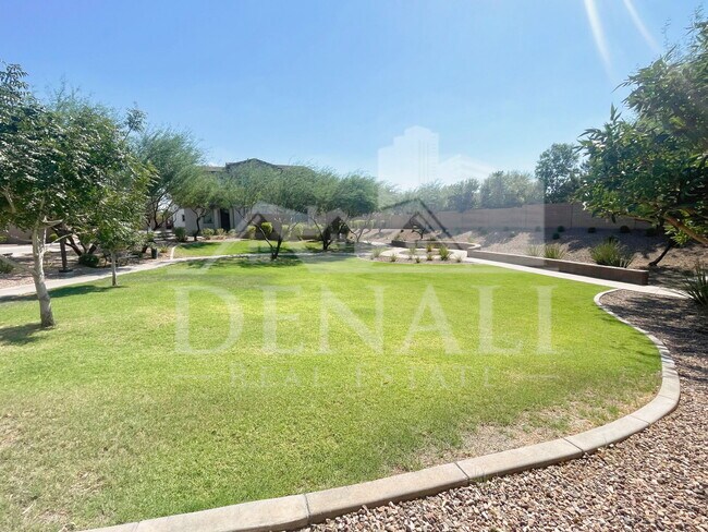 Building Photo - 1365 W Bluejay Dr