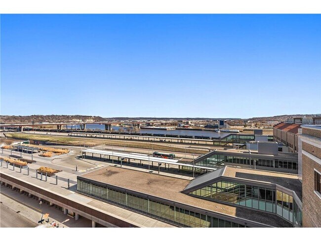 Building Photo - Spacious, Loft in Union Depot with Awesome...
