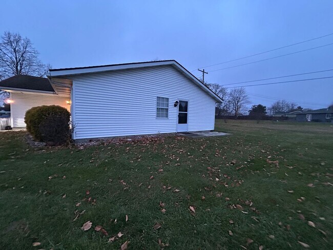 Building Photo - 917 N Clay St