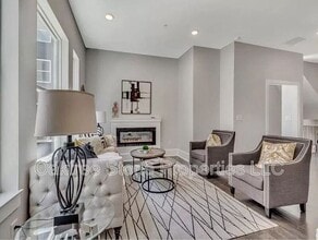 Building Photo - 456 Parkway Dr NE