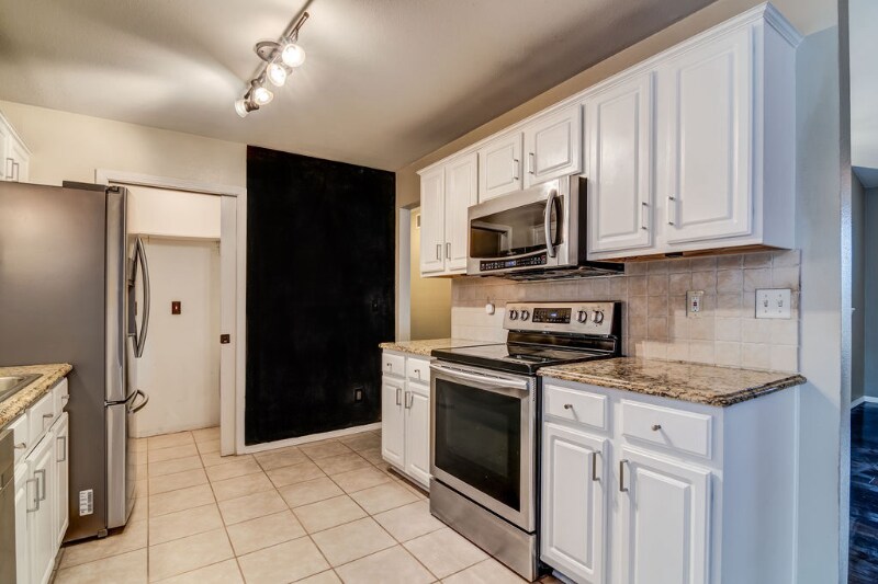 Building Photo - 205 Blossom Valley