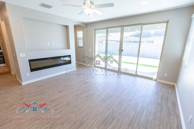 Building Photo - 15243 W Latham St