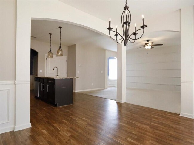 Building Photo - 204 Highland Village Ln