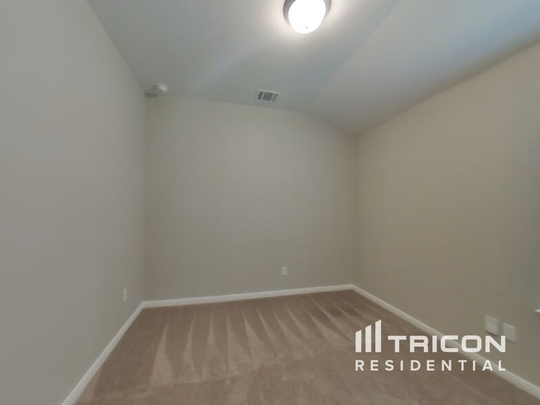 Building Photo - 13530 Paxton Blvd