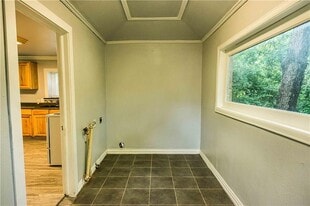 Building Photo - 109 E 3rd St