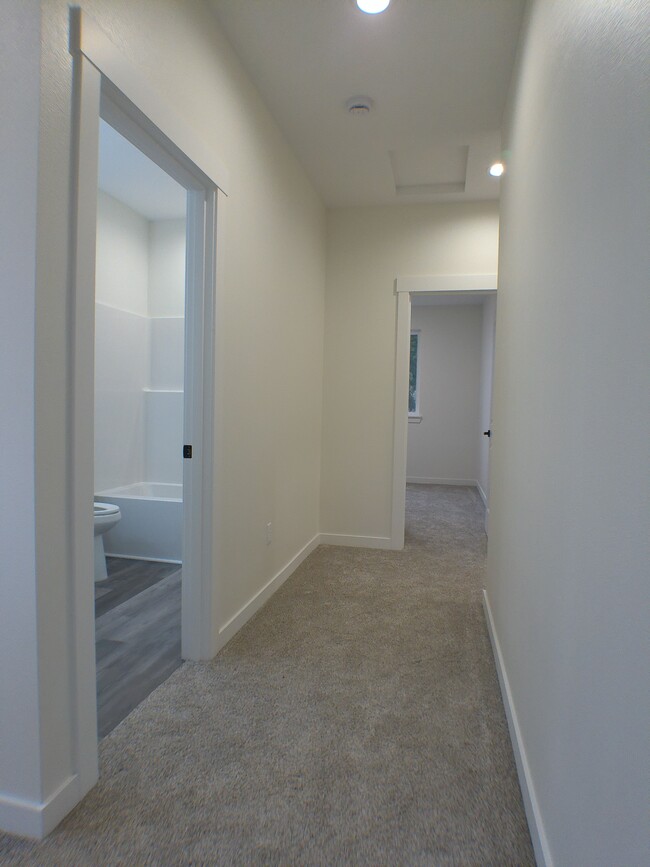 Building Photo - 528 S 7th St