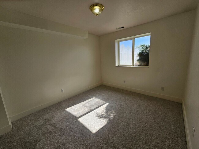 Building Photo - 4698 Colander Dr
