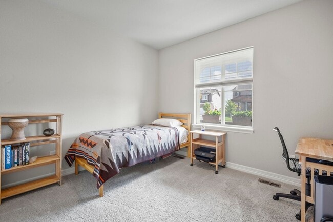Building Photo - Stunning 4BR House in Aurora