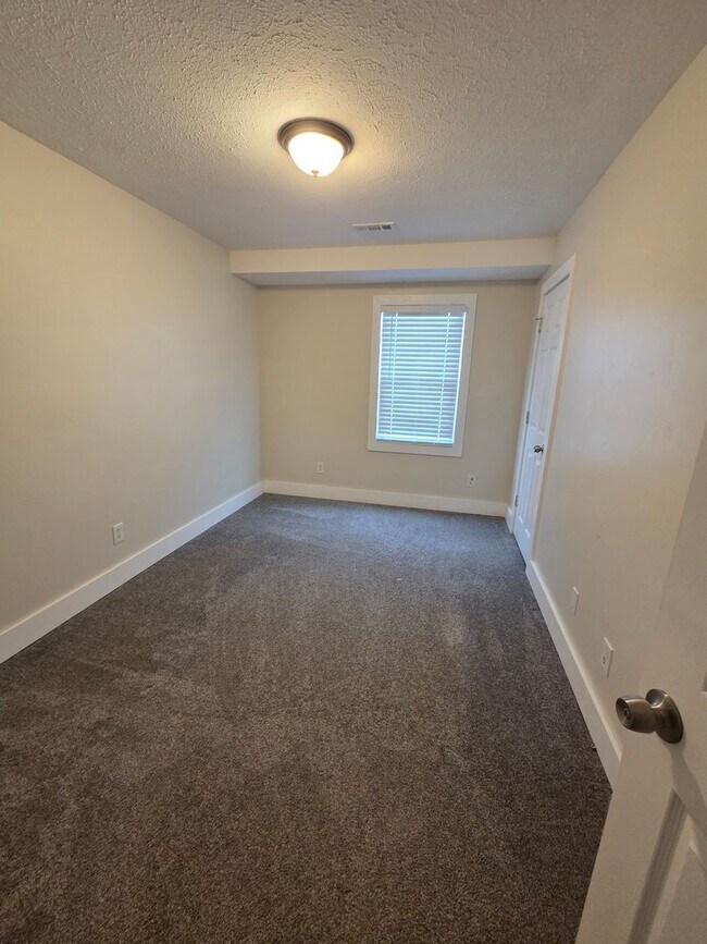 Building Photo - One Level Living