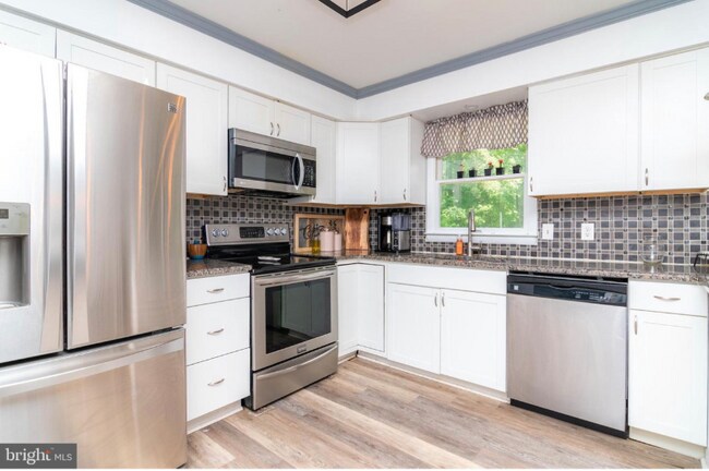 Building Photo - 44 Lexington Dr