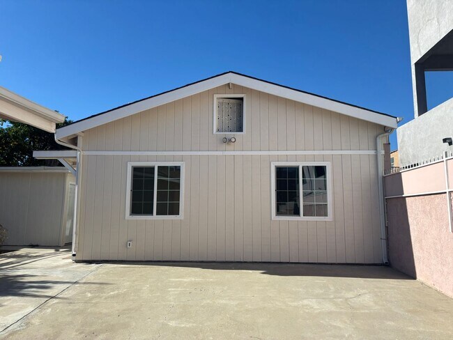 Building Photo - 7347 Valmont St