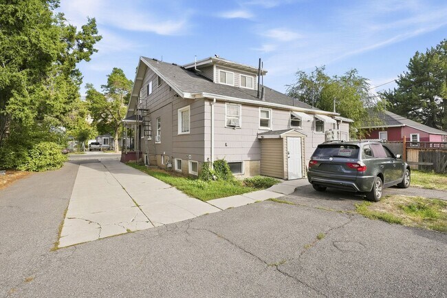 Building Photo - 2943 Porter Ave