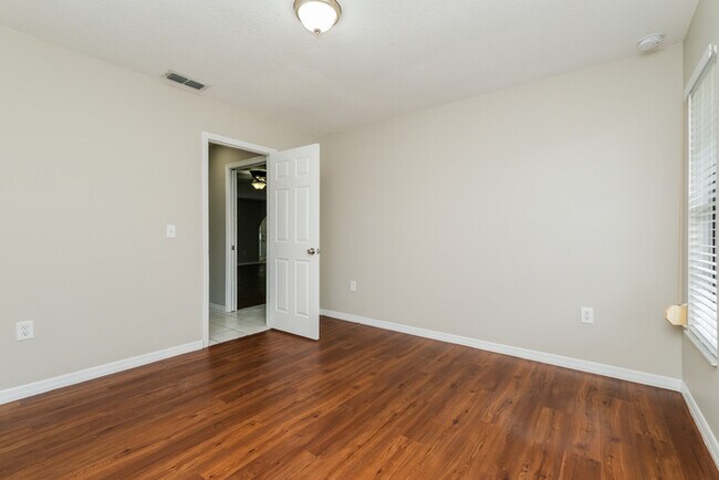 Building Photo - 5041 Circus Ln