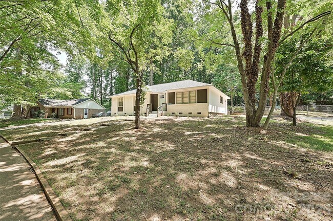 Building Photo - 5121 Farm Pond Ln
