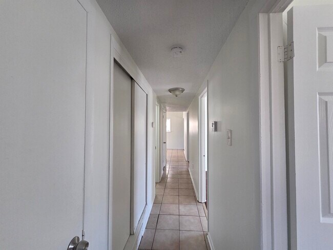 Building Photo - 4638 Appleville St