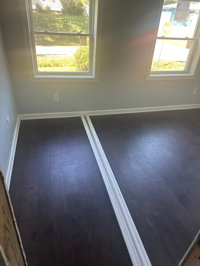 Building Photo - 601 10th Ave