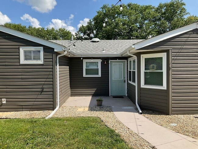 Building Photo - 501 Dartmouth Dr