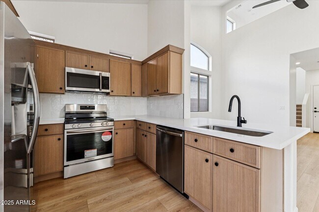 Building Photo - 9934 E Empress Ave