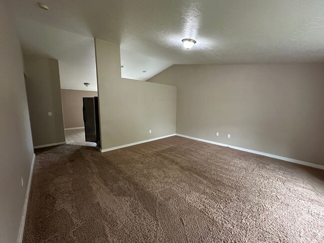 Building Photo - 3 Bedroom 2 Bath Home In NE Albany On a De...