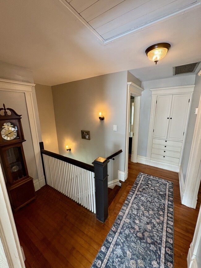 Building Photo - 2043 Dellwood Ave