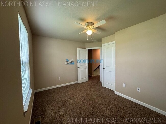 Building Photo - Move-In Ready KC Home | Open Layout, Large...