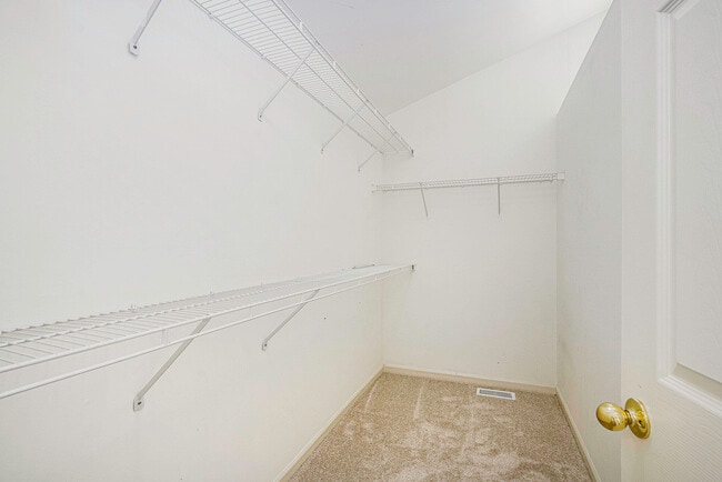 Building Photo - 5913 Lafayette Ln