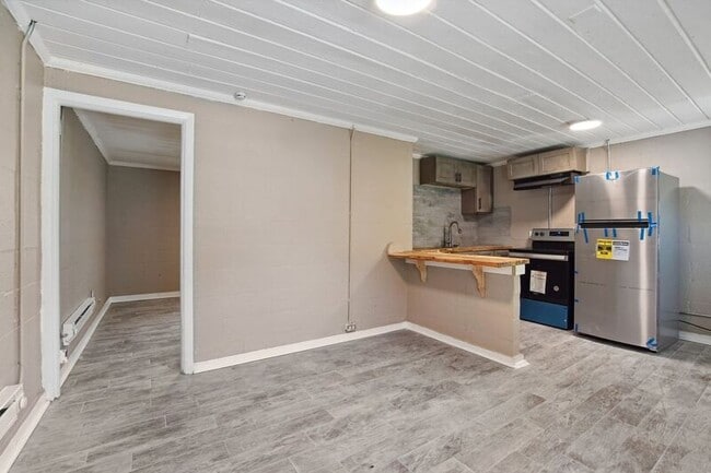 Building Photo - 1514 N Hyde Park Ave