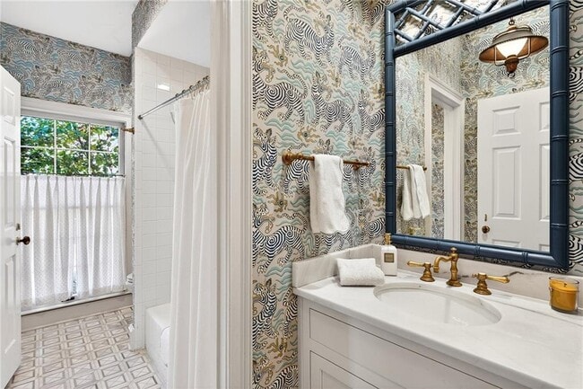 Building Photo - 3642 Mayfair Rd NE