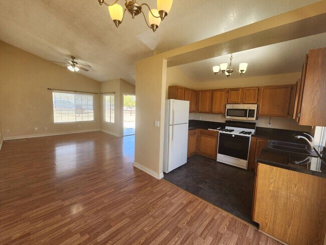 Building Photo - Two Bedroom Home with Two Car Garage