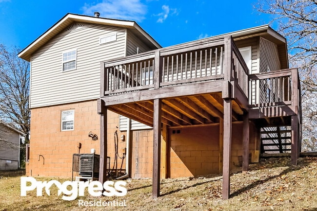 Building Photo - 2827 Arrowhead Dr NE