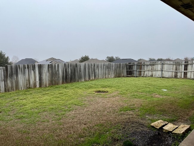 Building Photo - Duplex in Surrey Ridge!