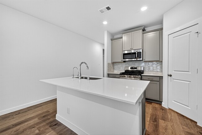 Building Photo - 31810 Autumn Spur Ln