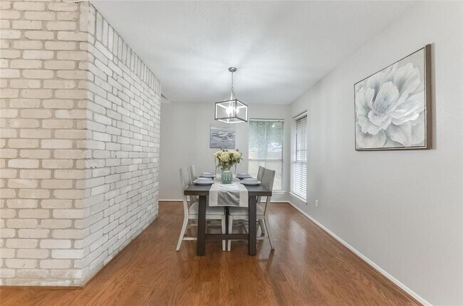 Building Photo - 5701 Village Arbour Dr