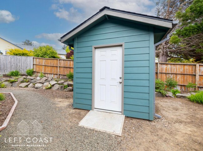 Building Photo - 5371 NE Wave Ln